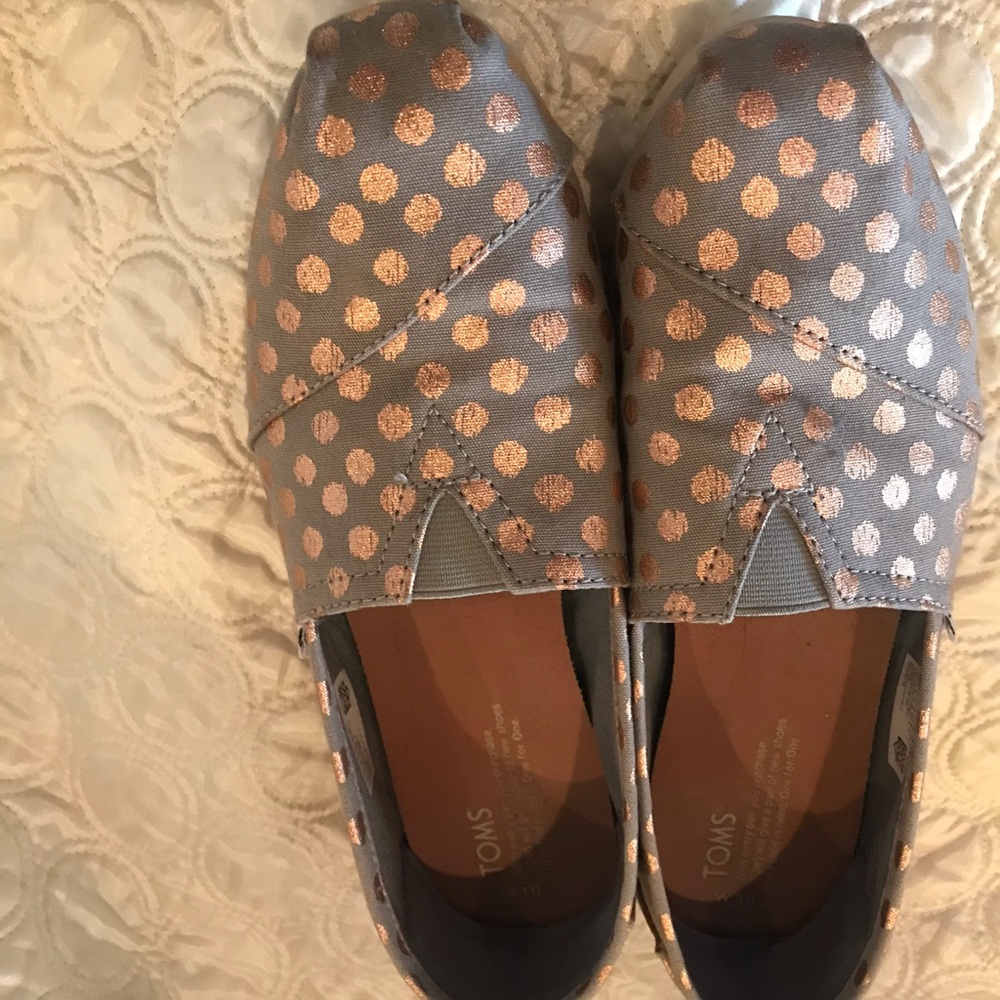 TOMS grey canvas with rose gold dots sz 10 EUC